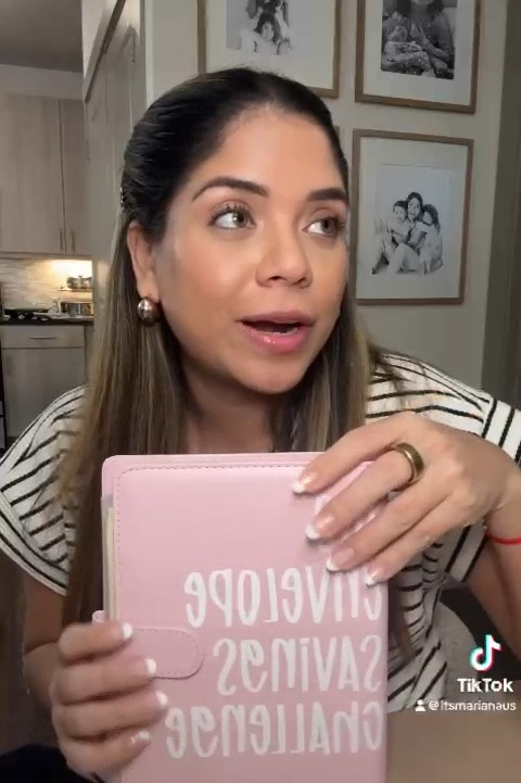 En este video quiero hablar de algo que me han comentado muchas de ustedes: el miedo a divorciarse por las finanzas. 

Muchas mujeres sienten que, tras años siendo amas de casa, no tienen la estabilidad económica necesaria para empezar de nuevo. Yo también tuve esos temores, pero hoy quiero compartir con ustedes un planner que ha sido fundamental para mí en este proceso de divorcio. 

Este planner me ha ayudado a organizar mis finanzas y sentirme más segura durante este momento tan difícil. 



#LTKWatchNow #LTKFamily