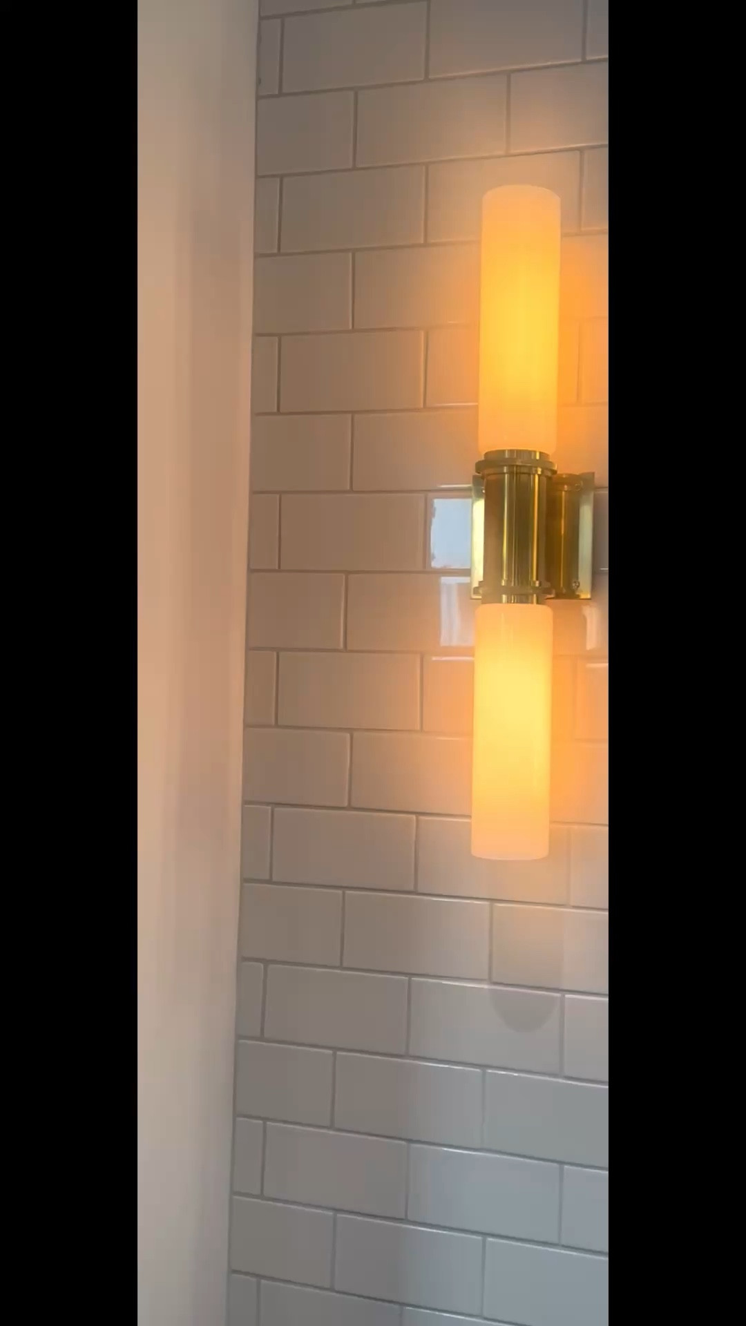 Soft light against classic subway tile — a quiet corner to unwind. #bathroomdetails
#bathroomlighting
#subwaytile
#walllighting
#interiormood
#quietluxury
#eveningvibes
#softlighting
#designmoments
#homeeditorial
#interiorinspo
#bathroomstyle
#unwindspace



#LTKdayinmylife #LTKHome