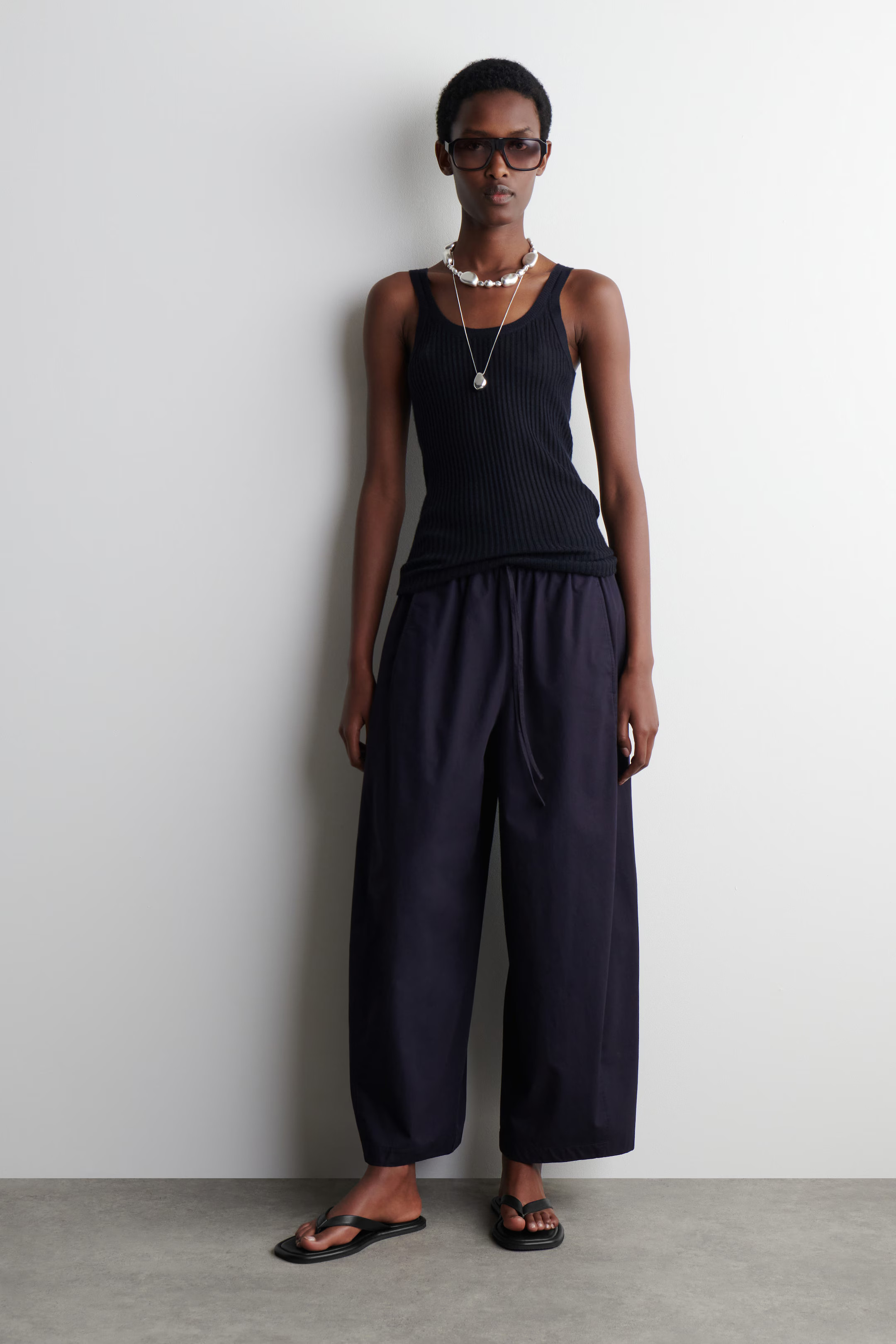 ELASTICATED BARREL-LEG TROUSERS - NAVY | COS | COS UK