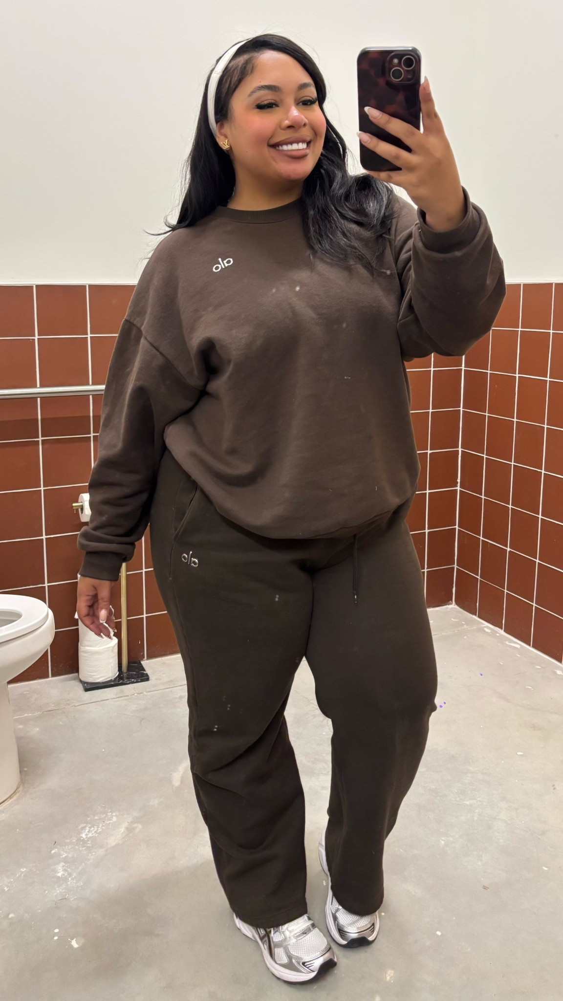 Alo sweatsuit; highly recommend sizing down, especially in the top 

#LTKMidsize #LTKootd