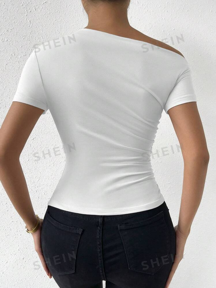 SHEIN Privé Women's Fashion Solid Color Asymmetrical Neck Short Sleeve T-Shirt | SHEIN