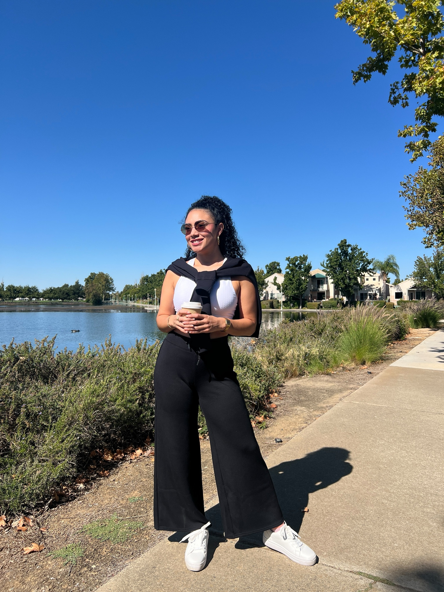 the @spanx AirEssentials set is perfect for summer to fall transition outfits. It’s exactly what it sounds like AIRY, soft and so cozy! I know I’ll be wearing this all year long 🖤

#spanx #spanxairessentials #airessentials #spanxstyle #latinacreators #fashioncreator #fashionblogger #latinaugccreator #fallootd #falloutfits