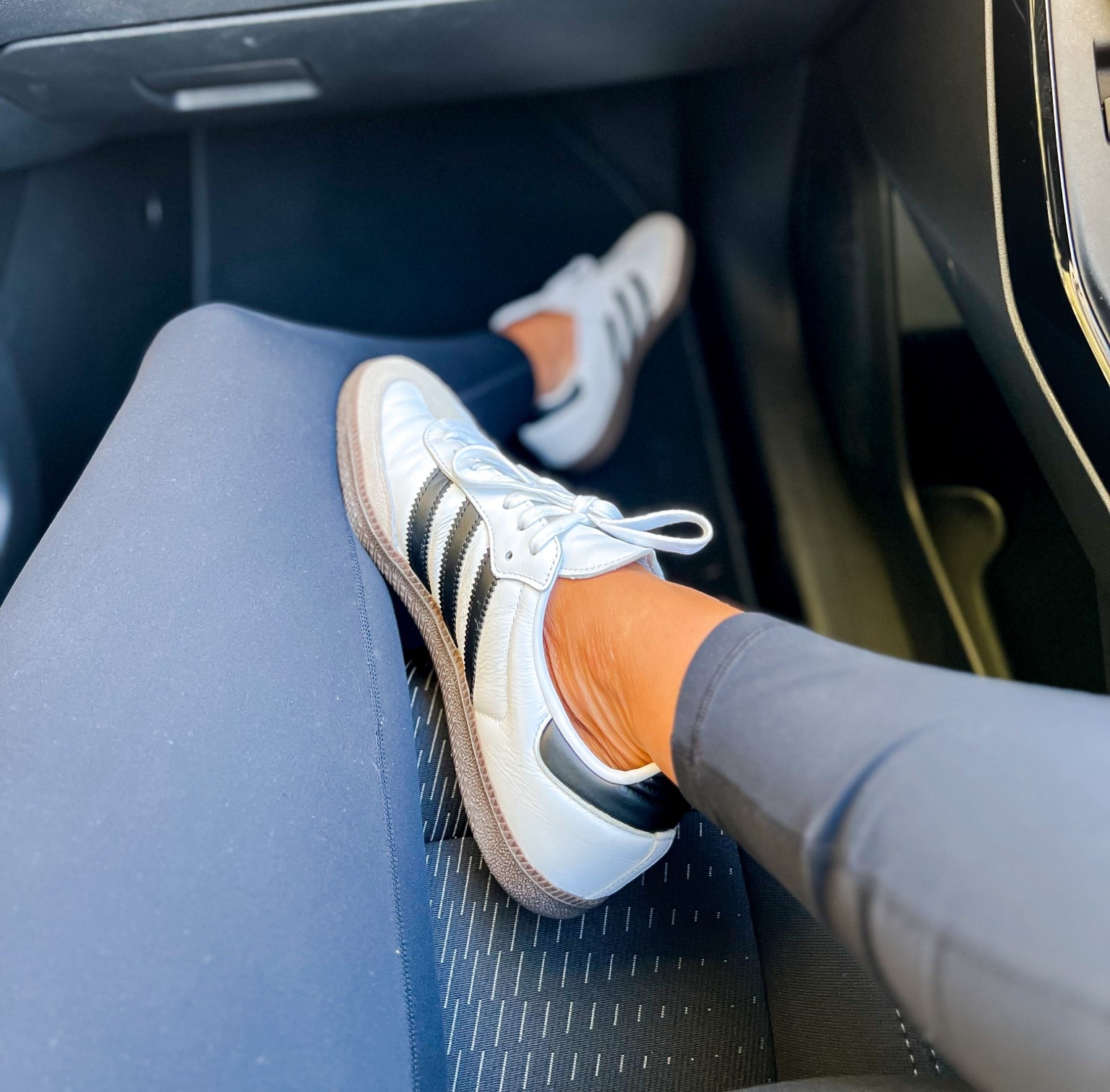 The best, most affordable leggings, they’re buttery soft and very comfortable. I’m 5’9” and got a large (my true size), perfect fit. 
Sambas are tts

#sambas #womensleggings #selftanner #cureoutfits
