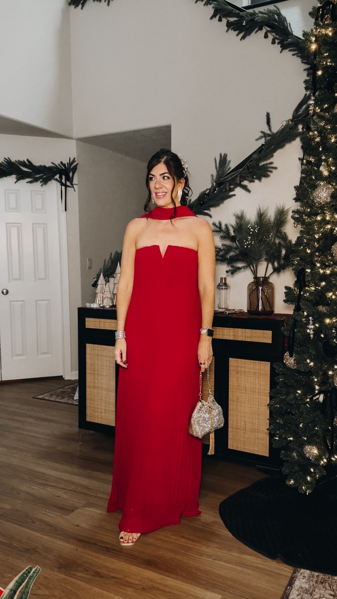 Chose the red!
In the medium


#LTKWedding #LTKHoliday #LTKOver40