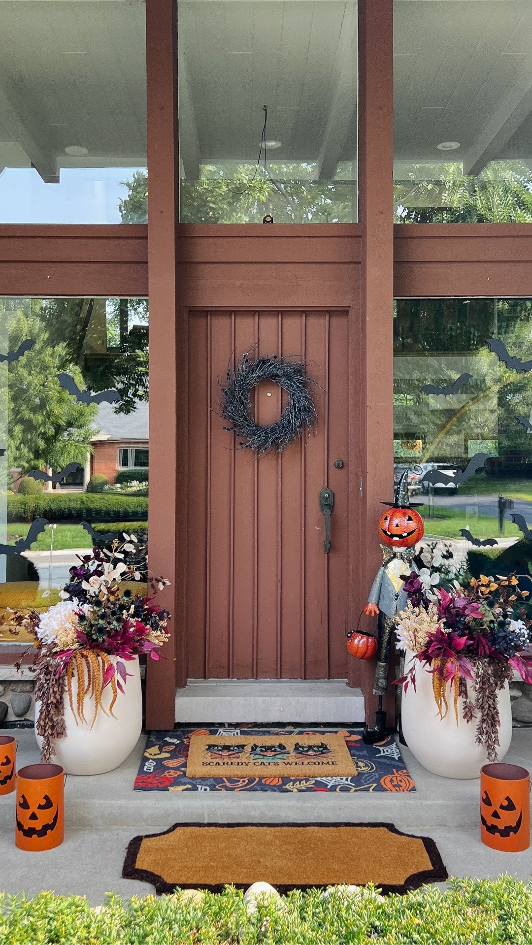 #AD Halloween has officially taken over my porch 👻🎃 I gave our porch a spooky little refresh with @Wayfair, and I’m OBSESSED with how it turned out. From the cozy details to the Halloween decor, it feels like the perfect mix of festive + actually cute enough to keep up all season long. #Wayfair #WayfairPartner