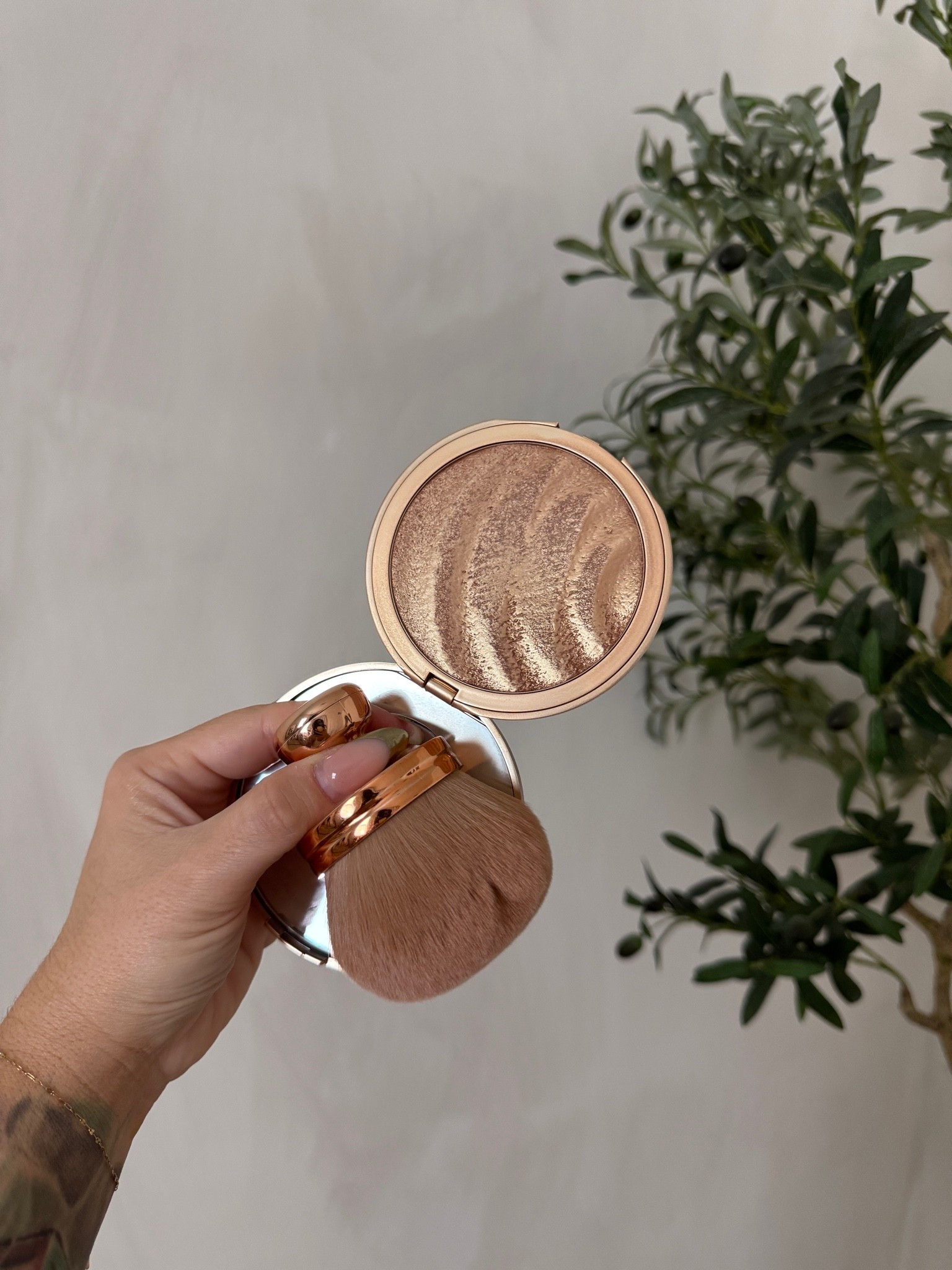 SPF body shimmer it’s so pretty !
