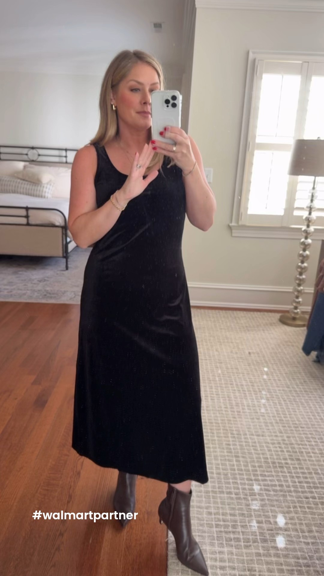 #walmartpartner #walmartstyle @walmartstyle // this velvet dress I found on Walmart is perfect for any festive occasion this holiday season! 