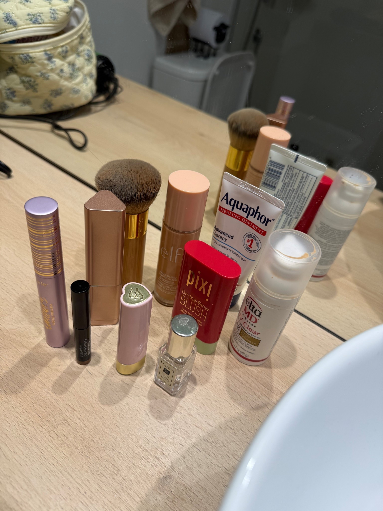 5 mins makeup 💄 (everything I use everyday)

#LTKBeauty #LTKgrwm #LTKselfcare