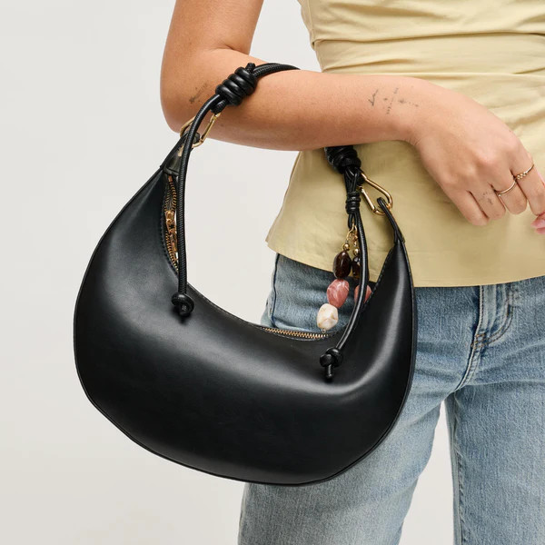 Emilia Hobo | Urban Expressions