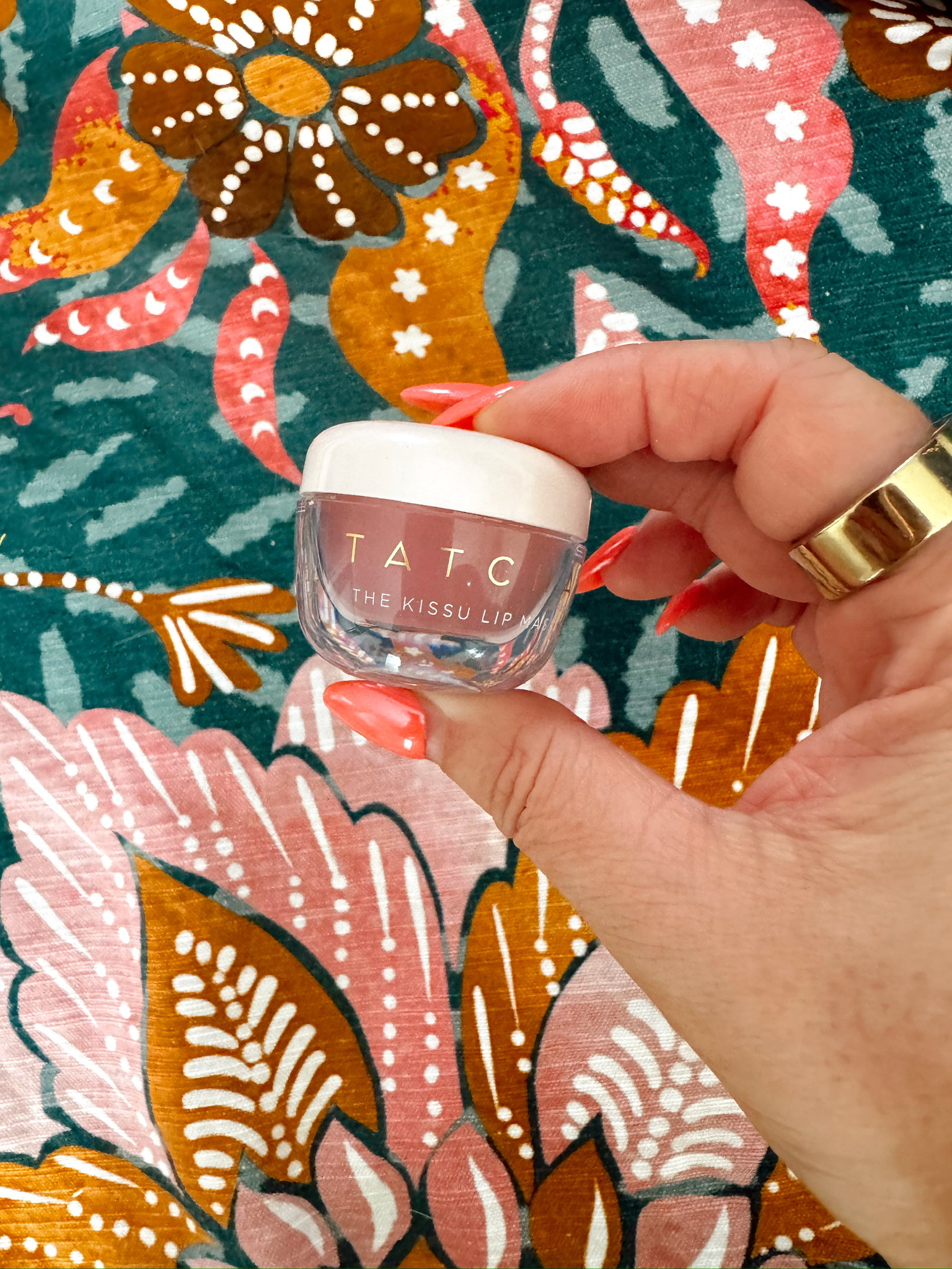 the tatcha kissu hydrating & plumping lip mask 💕✨

my lips have been loving this lately



Summer, beauty, tatcha, hydration, self care, ulta, shelli enright, stylenright 

 #LTKselfcare #LTKBeauty