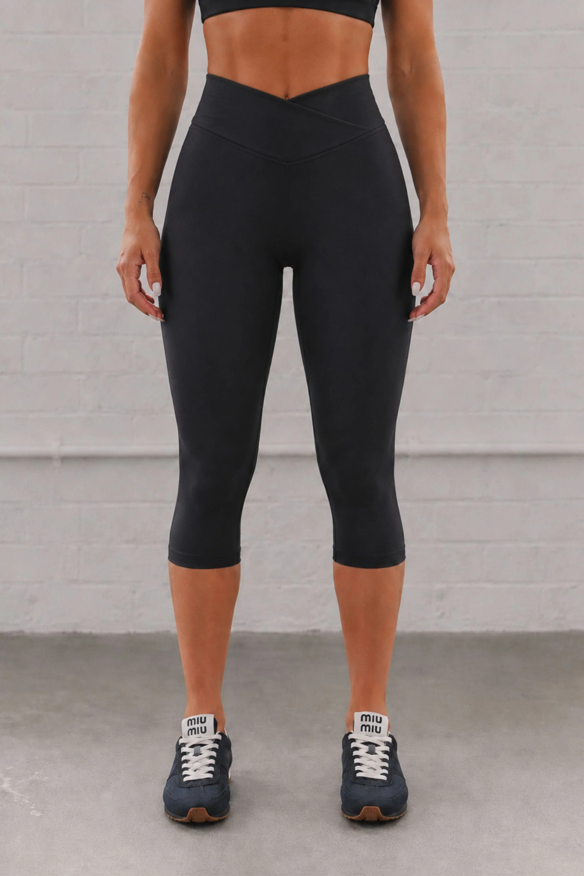 Active Elevate Wrap Capri Legging - Black | Red Run (UK)