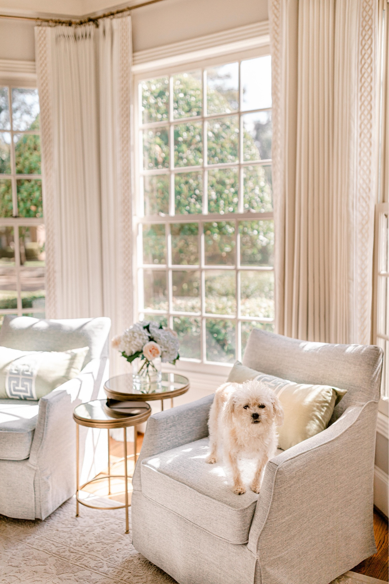 Prettiest tape trim drapes in this bay window seating nook 😍