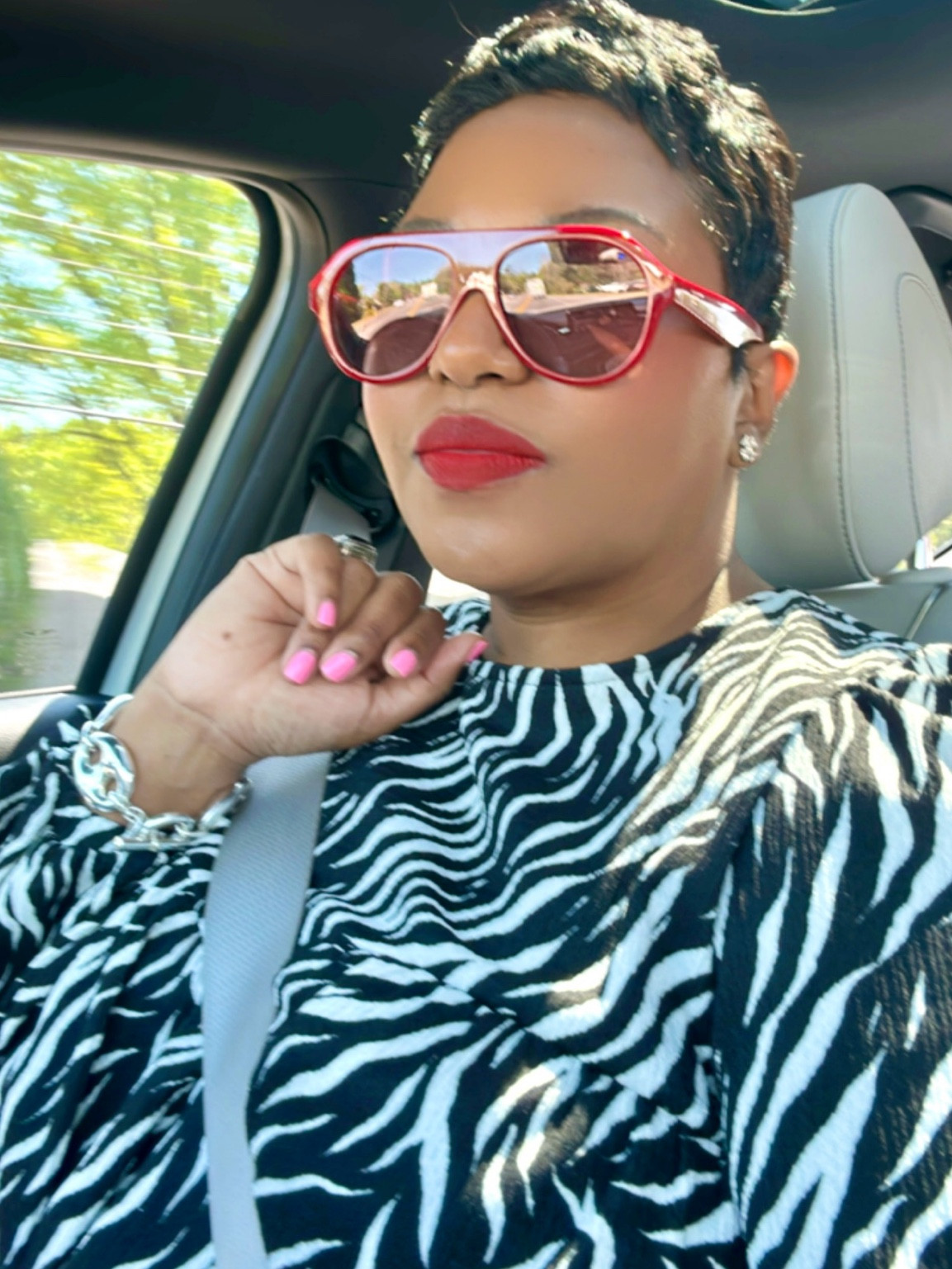 Adding a pop color could also be in your sunglasses! 👏🏽👏🏽👏🏽 #sunglasses #redsunglasses #springtimefashion #fashionover40 

#LTKOver40 #LTKSeasonal #LTKStyleTip