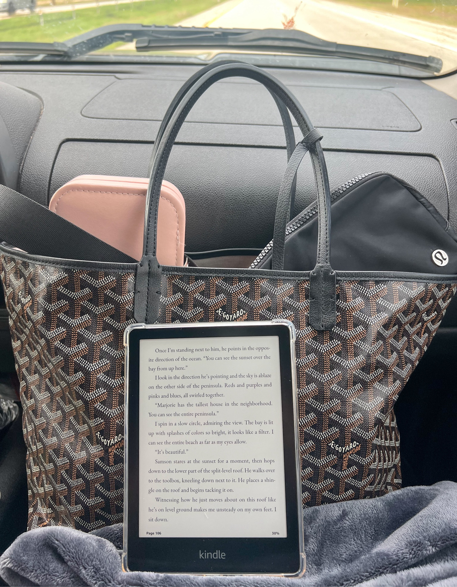 Roadtrip essentials
Coleen hoover
Heart bones
Kindle paper white
Amazon finds
Travel jewelry box
Pink
Lululemon everywhere belt bag
Black
Gift ideas
Travel

#LTKfindsunder50 #LTKitbag #LTKtravel