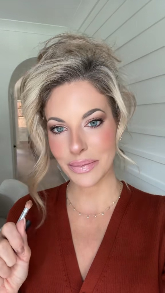 This 1 product has been my current obsession and I had to tell you about it — the easiest soft glam upgrade and my everyday makeup must-have. Linked on LTK. 👉🏻 https://liketk.it/5F2w5

#ViralBeauty #MakeupObsession #SoftGlamMakeup #CleanGirlAesthetic #MakeupMustHaves #LTKMakeup #TrendingBeautyProducts #GRWM #BeautyFavorites #EverydayGlam 

#LTKBeauty #LTKHoliday #LTKgrwm