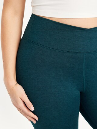 Extra High-Waisted CloudComfy 7/8 Leggings | Old Navy (US)