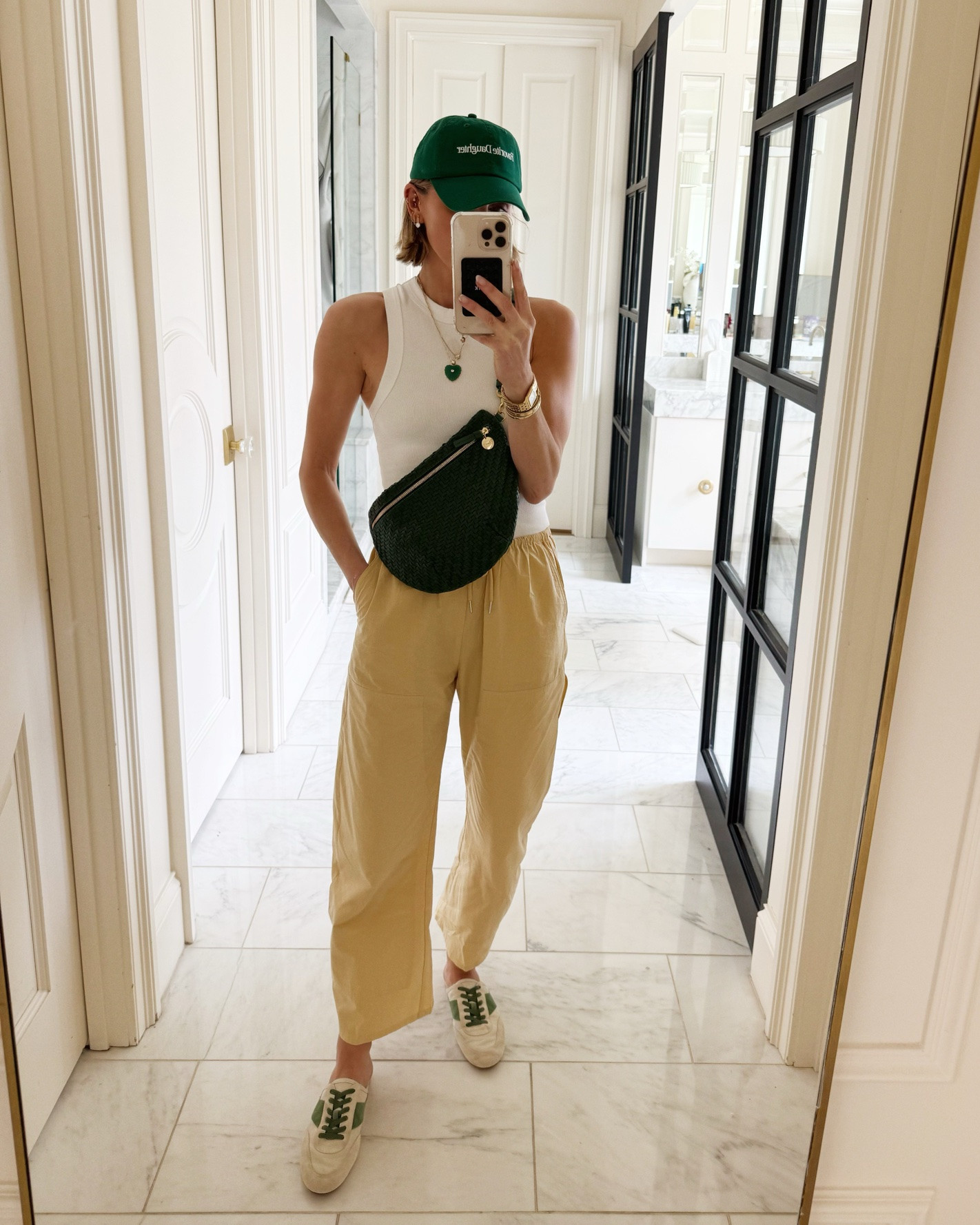 Weekend outfit- love these pants! Comfortable and lightweight. These fit tts wearing size xs