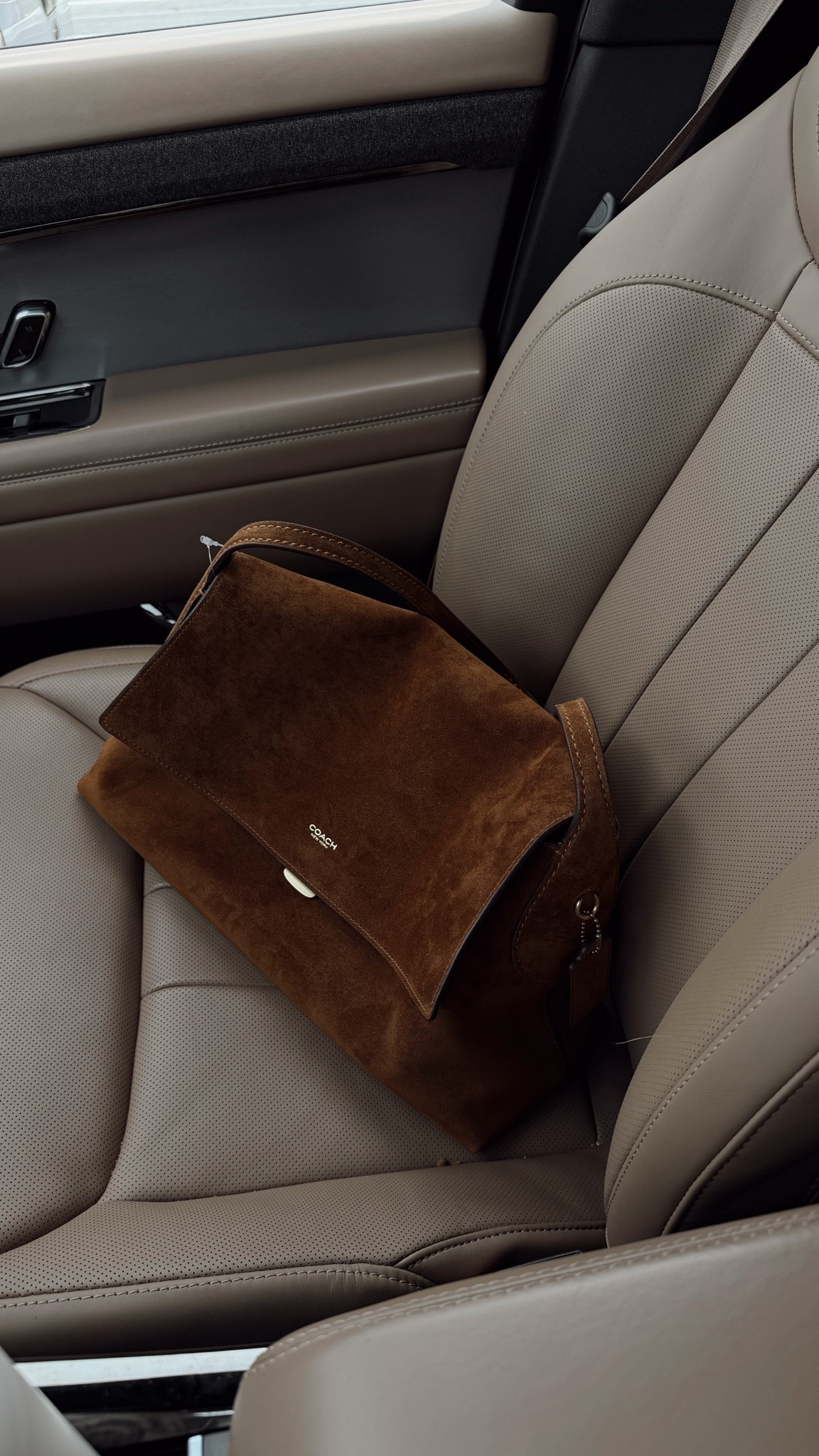 If you only had to choose one bag for fall… I found your bag! Also linking below other bags I’m loving #stylinbyaylin #aylin

#LTKSeasonal #LTKdayinmylife