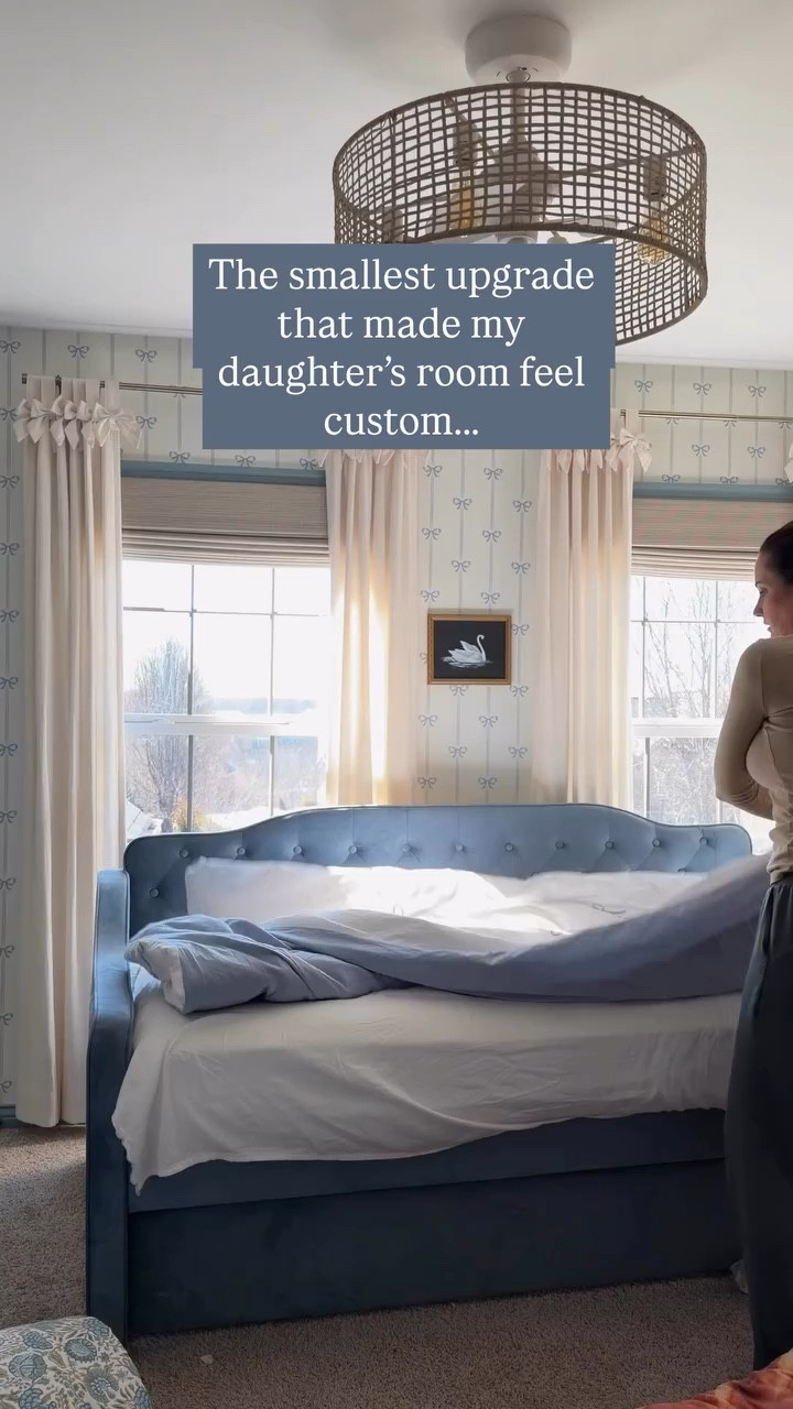 I’ve been using @grandeurhardware for years on all my doors and it is such a high quality upgrade. Think of it as the jewelry for your doors 🤌🏻. Ellie picked out this this brass and crystal set for her room makeover and it’s absolutely gorgeous against her blue doors. Comment below and I’ll send you the link. Every knob is completely customizable!