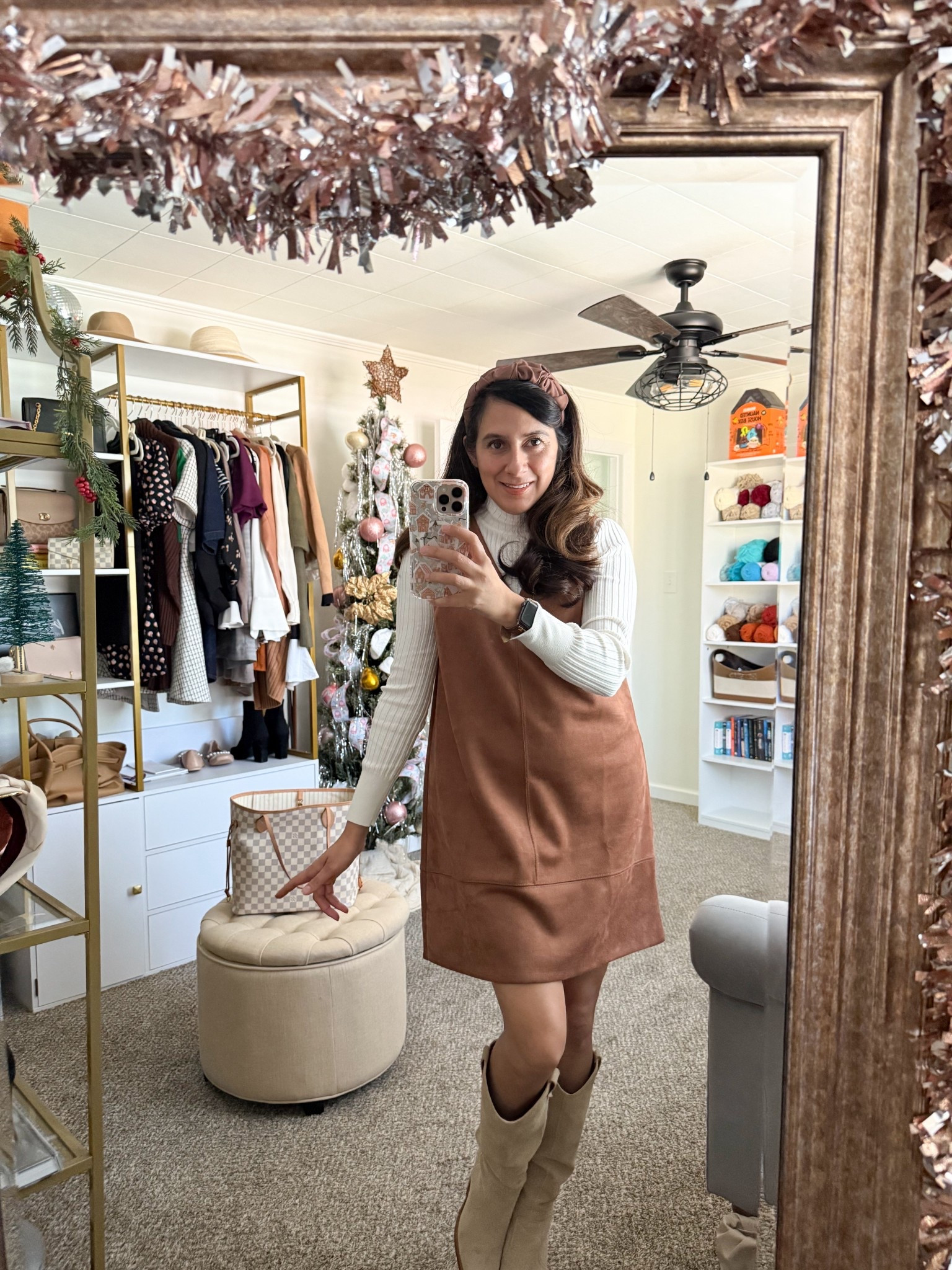 It’s been a minute since I’ve done a fashion post! Here is something I pulled from my closet after much needed organizing. It’s such a classic  look for November. Also, what do you think of the Christmas decor in my room? 🎄Chris

#LTKSeasonal #LTKHoliday #LTKootd