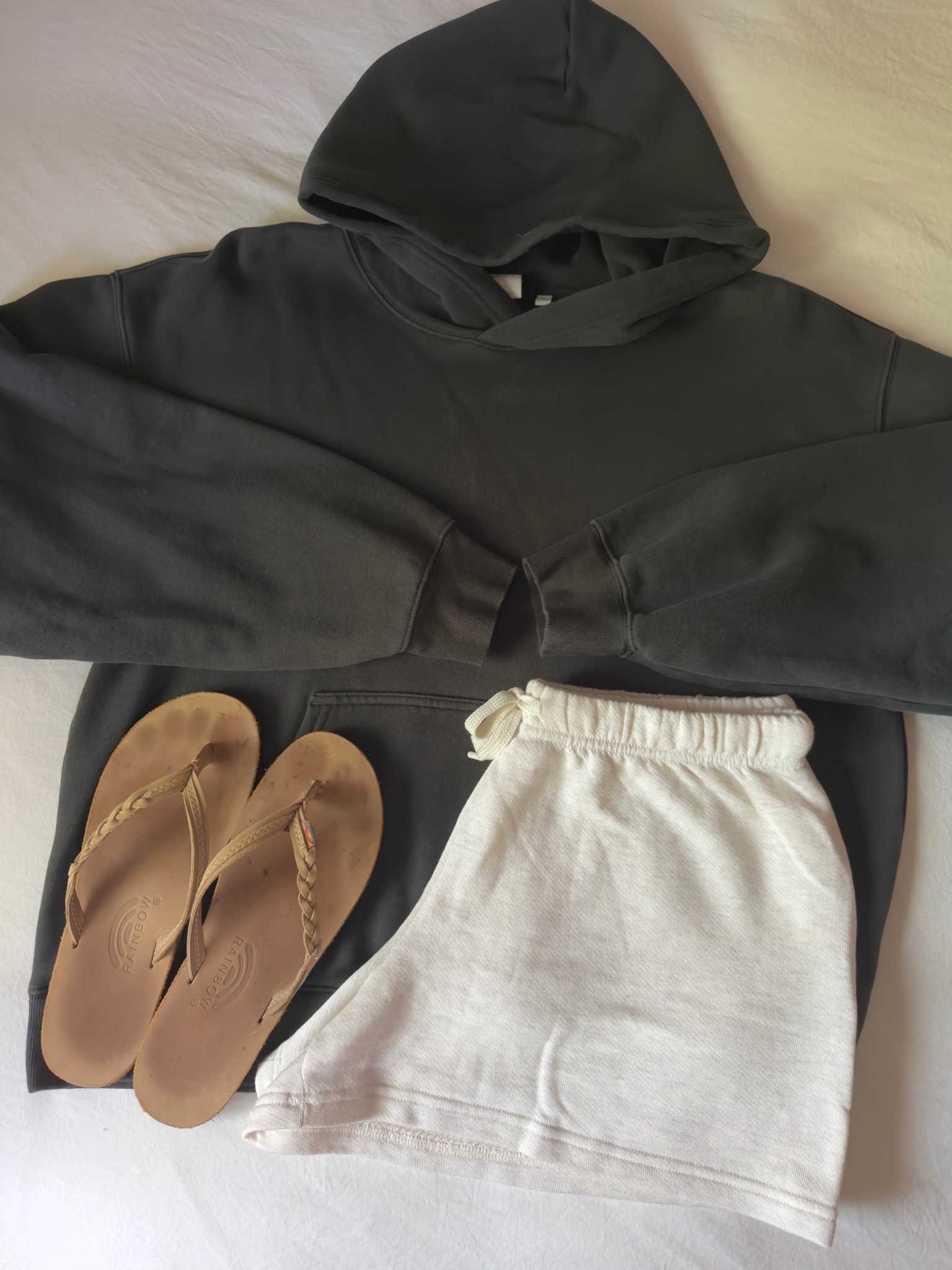 Friday comfy outfit 🫶 

#aritzia #perfecthoodie #rainbowflipflops #aerie #summer #loungewear #outfitinspo #outfitideas