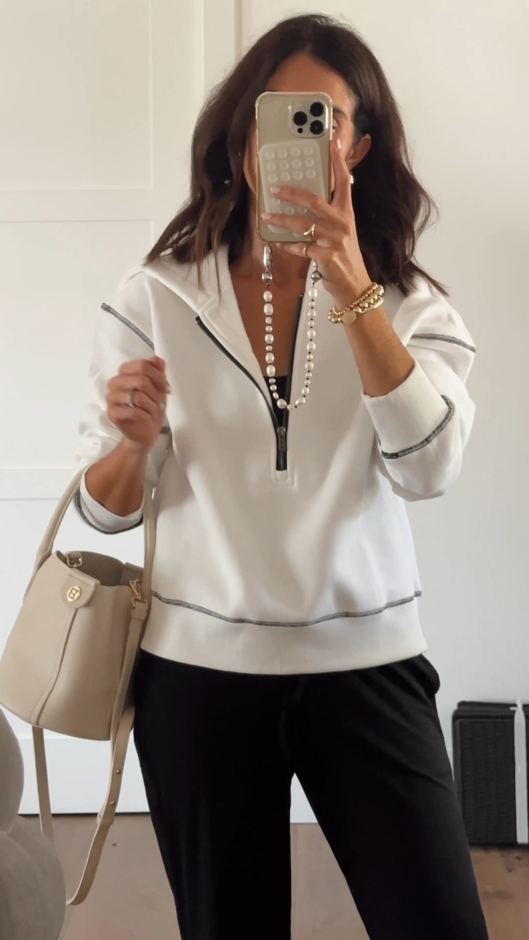 Easy comfortable chic look. Would also be perfect for travel! I’m just shy of 5-7” wearing the size small sweatshirt and joggers #stylinbyaylin #aylin

#LTKTravel #LTKStyleTip