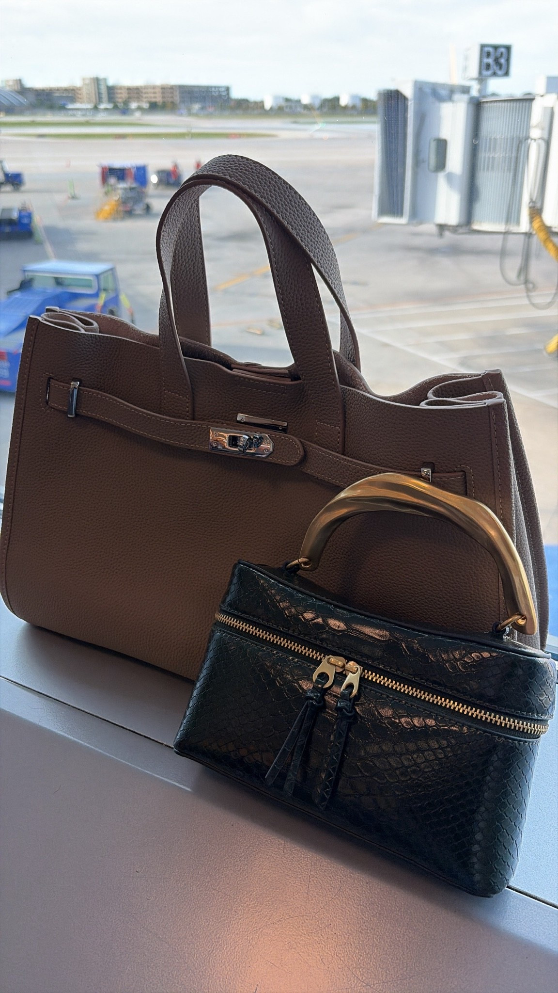 My fav two bags this month. Amazon and Zara

#LTKgrwm #LTKTravel
