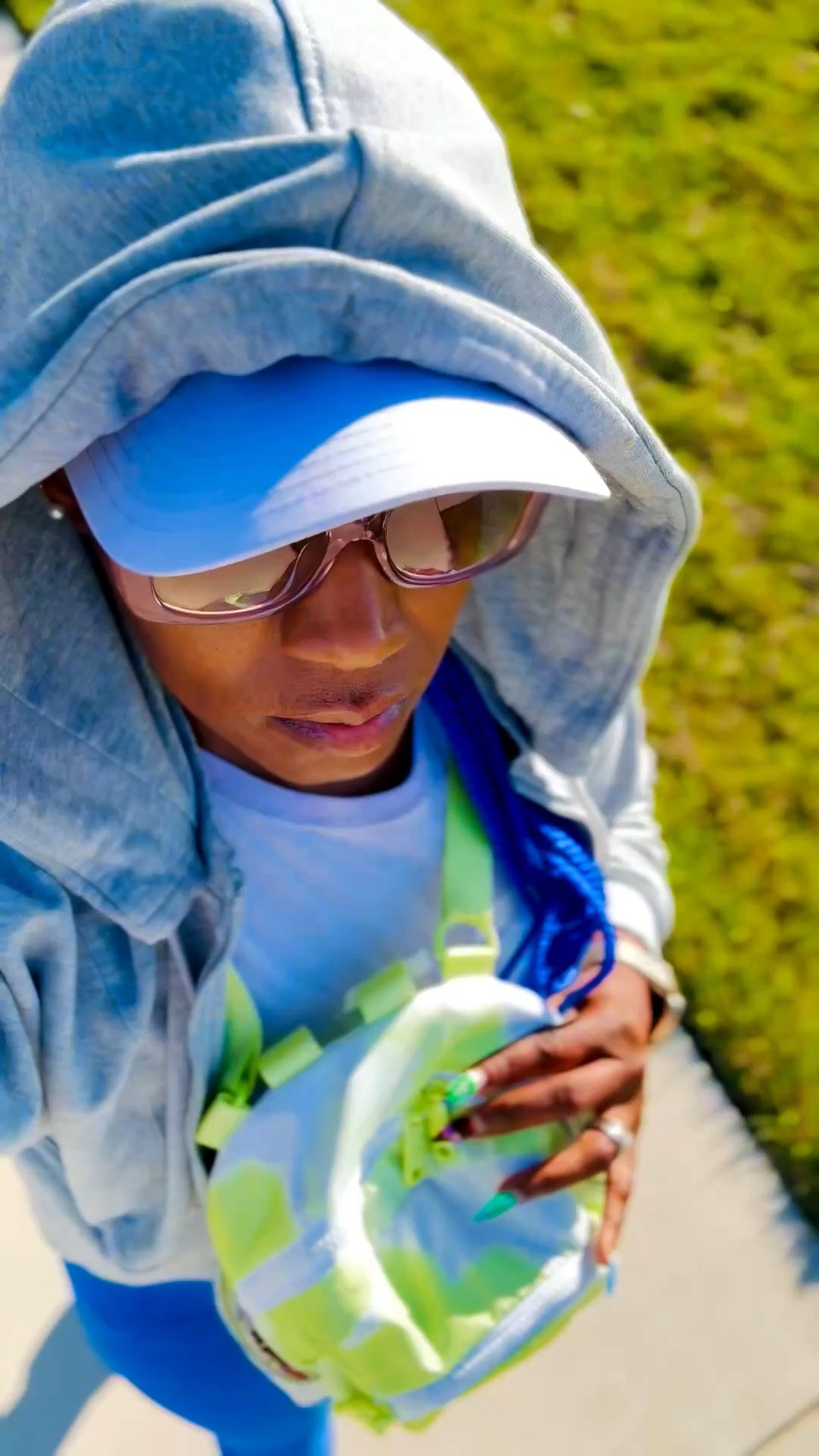 Midweek walking uniform 💚🚶🏾‍♀️

Hoodie up, sunnies on, bag packed and getting these steps in. 😂

I love having easy pieces I can throw on and GO—especially once my schedule starts getting busy again.

Linking my walking-day favorites + similar finds below. 💚

#LTKActive #LTKFitness #WalkingStyle

#LTKfitnessgoals #LTKdayinmylife #LTKselfcare