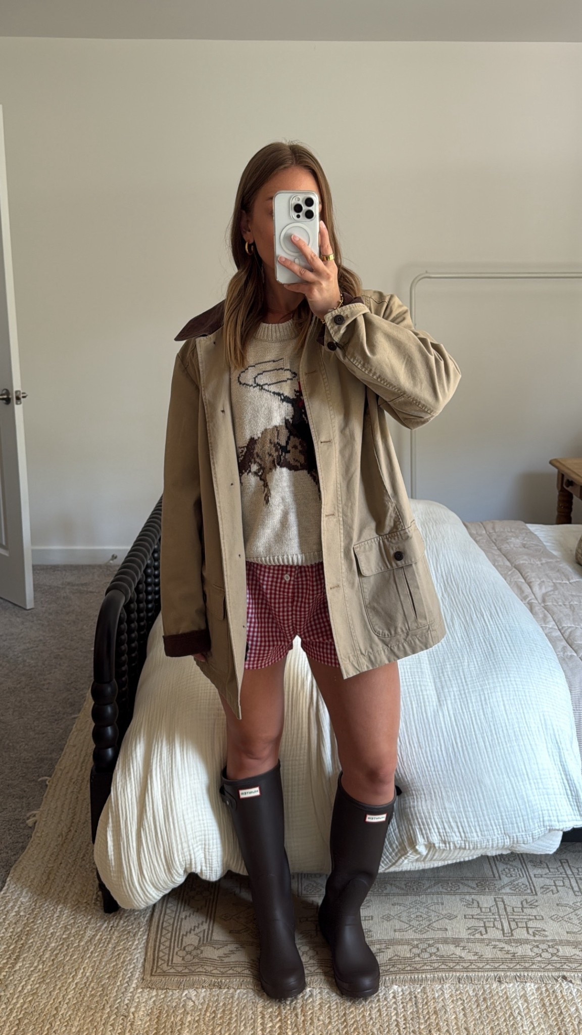 8/12/25 Styled my chocolate brown Hunter boots every which way I could think of to take them from summer to fall 🤎 Linking all of the outfits here so you can shop the full roundup — from cozy layers to transitional pieces that make the shift into fall so much easier

