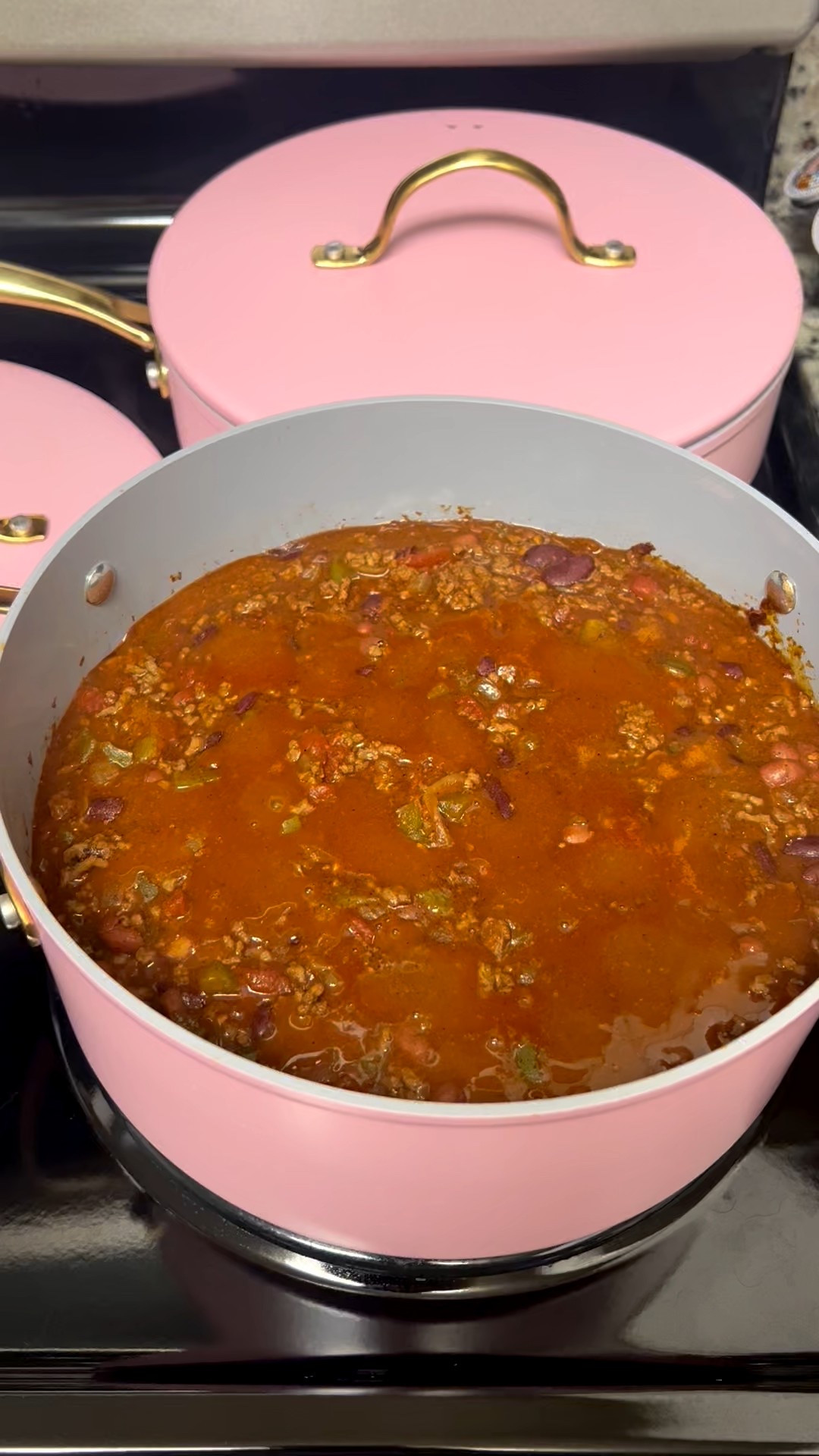 “Ber” months are for chilli. 🍁🍂

#home #chilli #fall #fallseason #pinkcookware #pink #cookware

#LTKHome