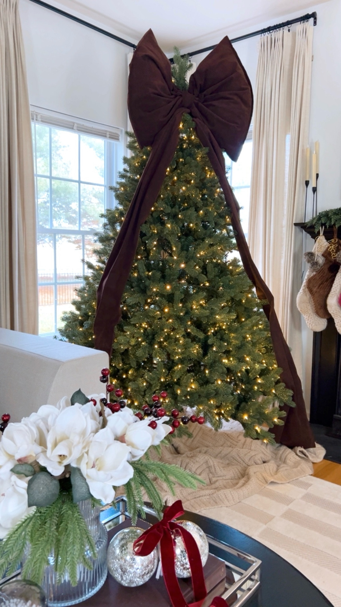 DIY GIANT BOW CHRISTMAS TREE TOPPER
#christmastree #christmas2025 #bows #giantbow #brown #burgundy

#LTKHoliday #LTKHome #LTKSeasonal