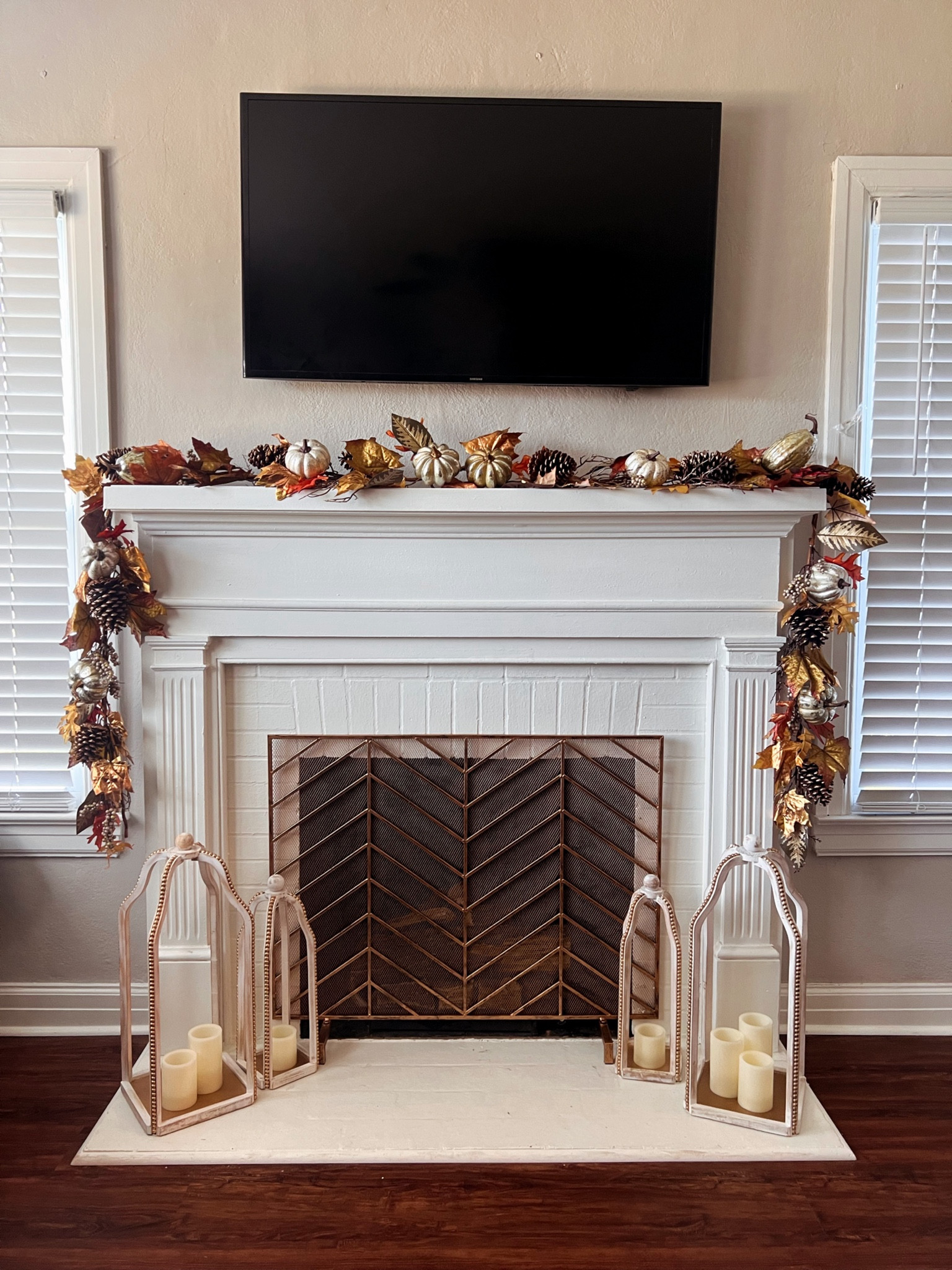 🍂F A L L🍂 @mudpiegift with the most beautiful lanterns to make our fireplace complete! 🤎

Lanterns: @mudpiegift 20HANNAH for 20% off
Candles: @samsclub 
Fireplace Screen: @amazon 
Fall Garland: @hobbylobby 
Outfits: @shoptcec & @mudpiegift 

#mudpie #fall #fireplace #fireplacedecor #babygirl #mom #pumpkin #pumpkinspice #decor

#LTKfamily #LTKSeasonal #LTKhome