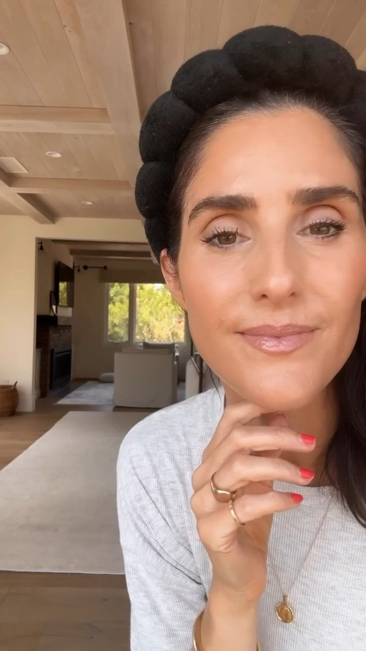 Running late makeup routine from a 40+ yr old busy mom of 2

Foundation: Neutral tan
Concealer Pen: 3.5
Eyeshadow: Rebellion
Eyebrow pencil: Medium brown
Lip duo liner: Medium Lipgloss: Ibiza Night
StylinByAylin, Aylin #nordstrom #amazon #beauty #makeup

#LTKOver40 #LTKHoliday #LTKBeauty