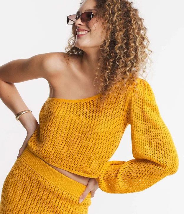 Blusa Cropped em Tricô Furadinha e com Um Ombro Só Amarelo | Renner (BR)