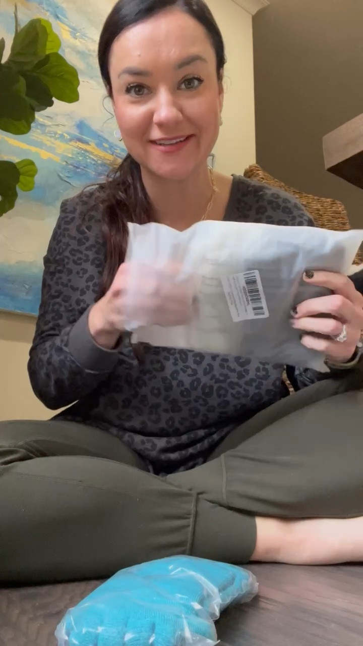 Amazon fashion finds // Lululemon joggers // z supply leopard pullover // activewear // Kendra Scott necklace // toe shoes

#LTKstyletip #LTKfit #LTKFind