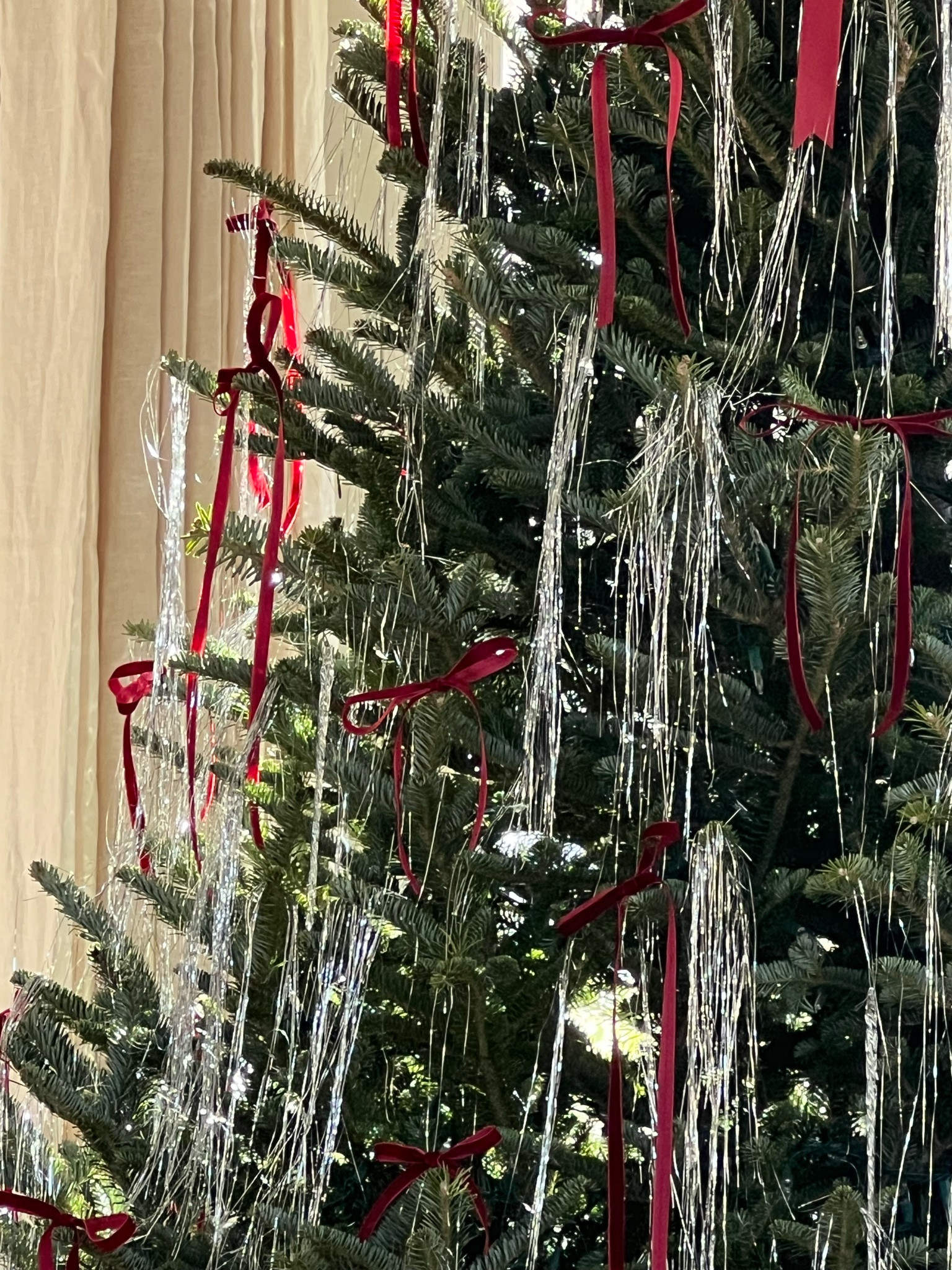 A Room-by-Room Guide to Holiday Decorating ❤️