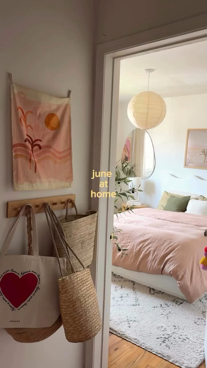 Snippets of June so far ☀️ 
 
 
 
 
 
#apartmenttherapy #homedecor #colorfulhome #apartmentdecor