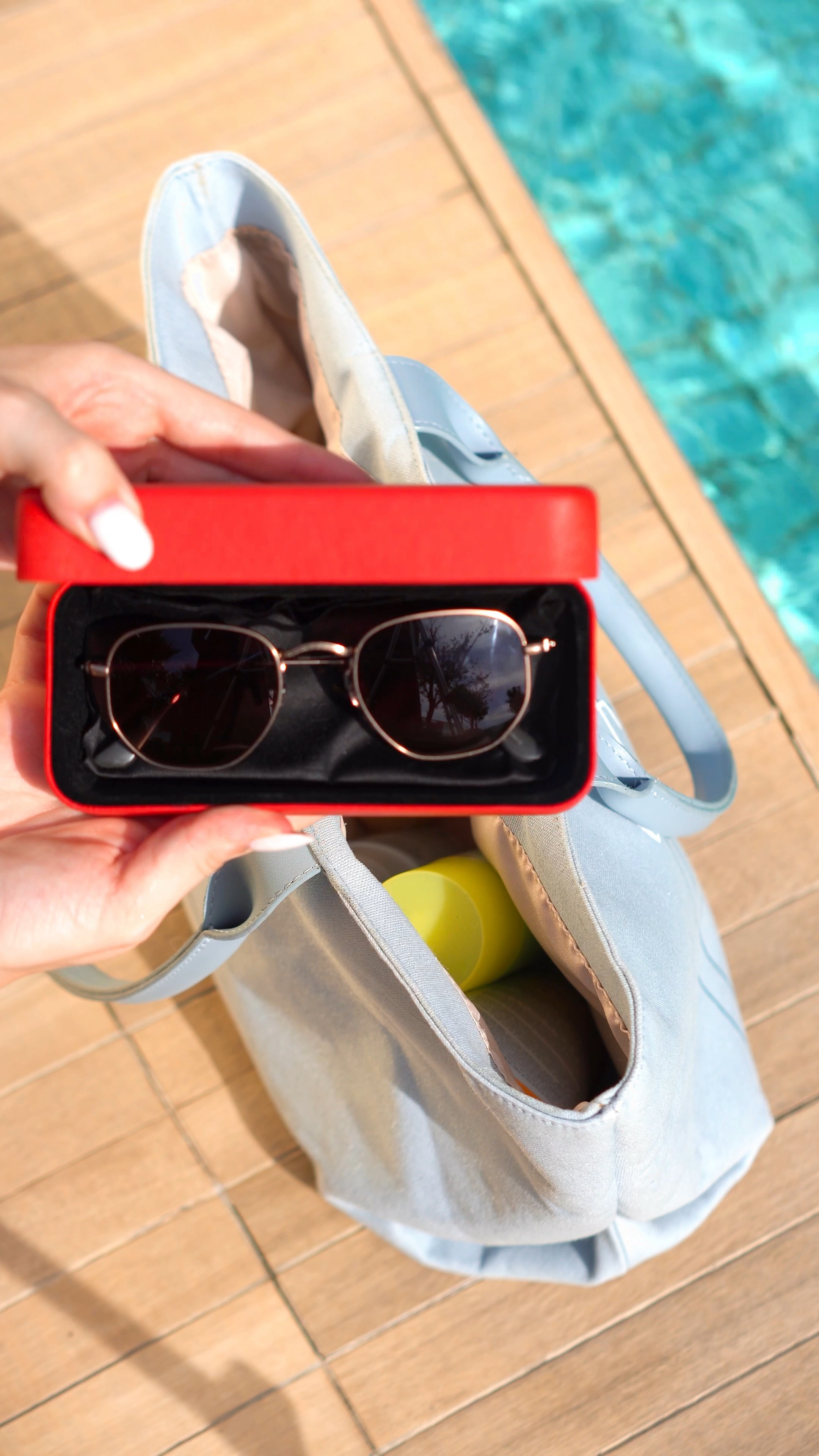 Tudo que eu levo na minha bolsa de praia/piscina ☀️ 

#LTKGiftGuide #LTKswim #LTKVideo