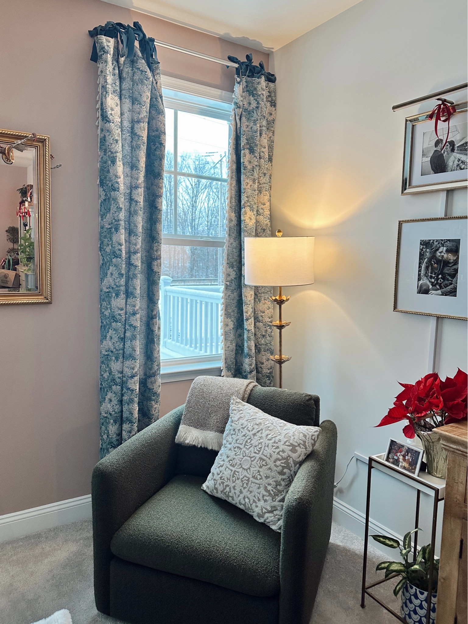This corner with a snowy backdrop? The best view. 

#nancymeyers #nancymeyershome #nancymeyersaesthetic #vintageinspired #vintagehome 

#LTKHome