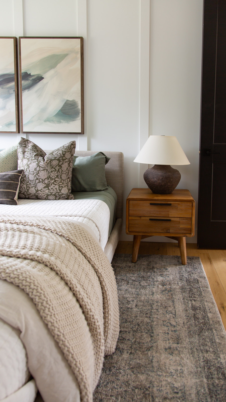 This guest bedroom got a serious upgrade with the Amber Lewis x Loloi Morgan Rug in…
