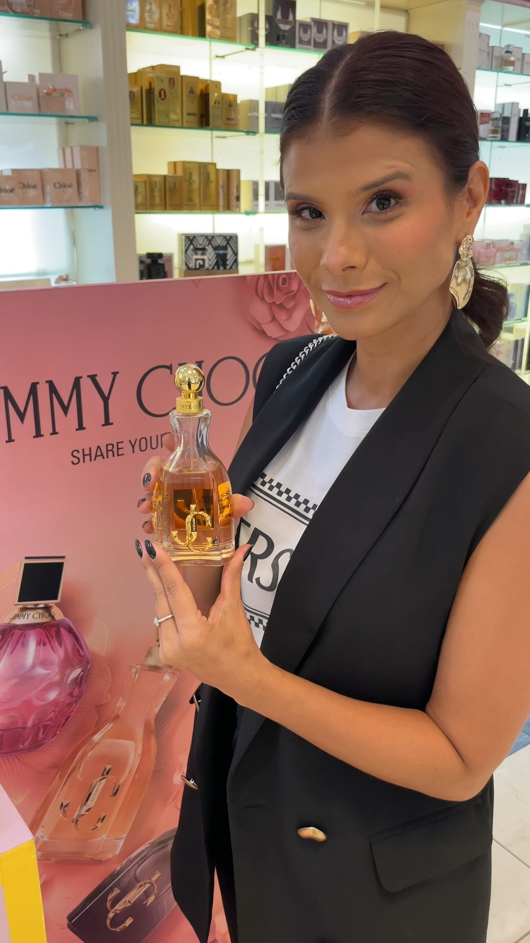 Linha JIMMY CHOO de perfumes é sensacional, experimentei o Rose Passion e o Fever que são mais florais e o meu favorito foi o I WANT CHOO, por ser suave e delicado. Foi meu favorito, junto com o gêmeo I WANT CHOO FOREVER da mesma linha.


#LTKgiftguide #LTKbrasil