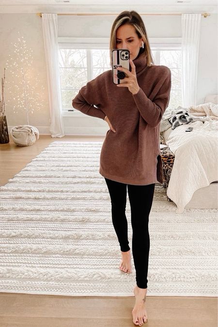 Another Amazon look I’m loving. Oversized turtleneck and leggings make the perfect casual look.