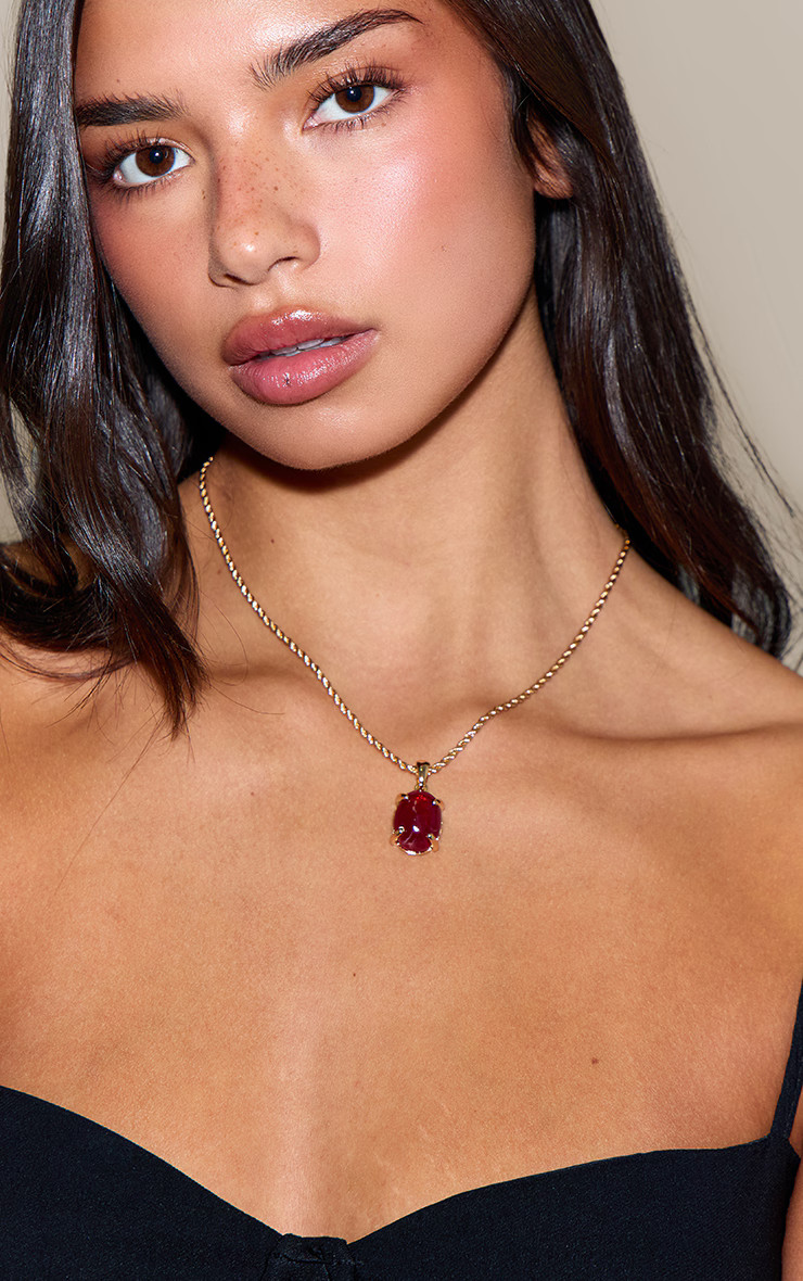 Gold Resin Pendant Necklace | PrettyLittleThing US