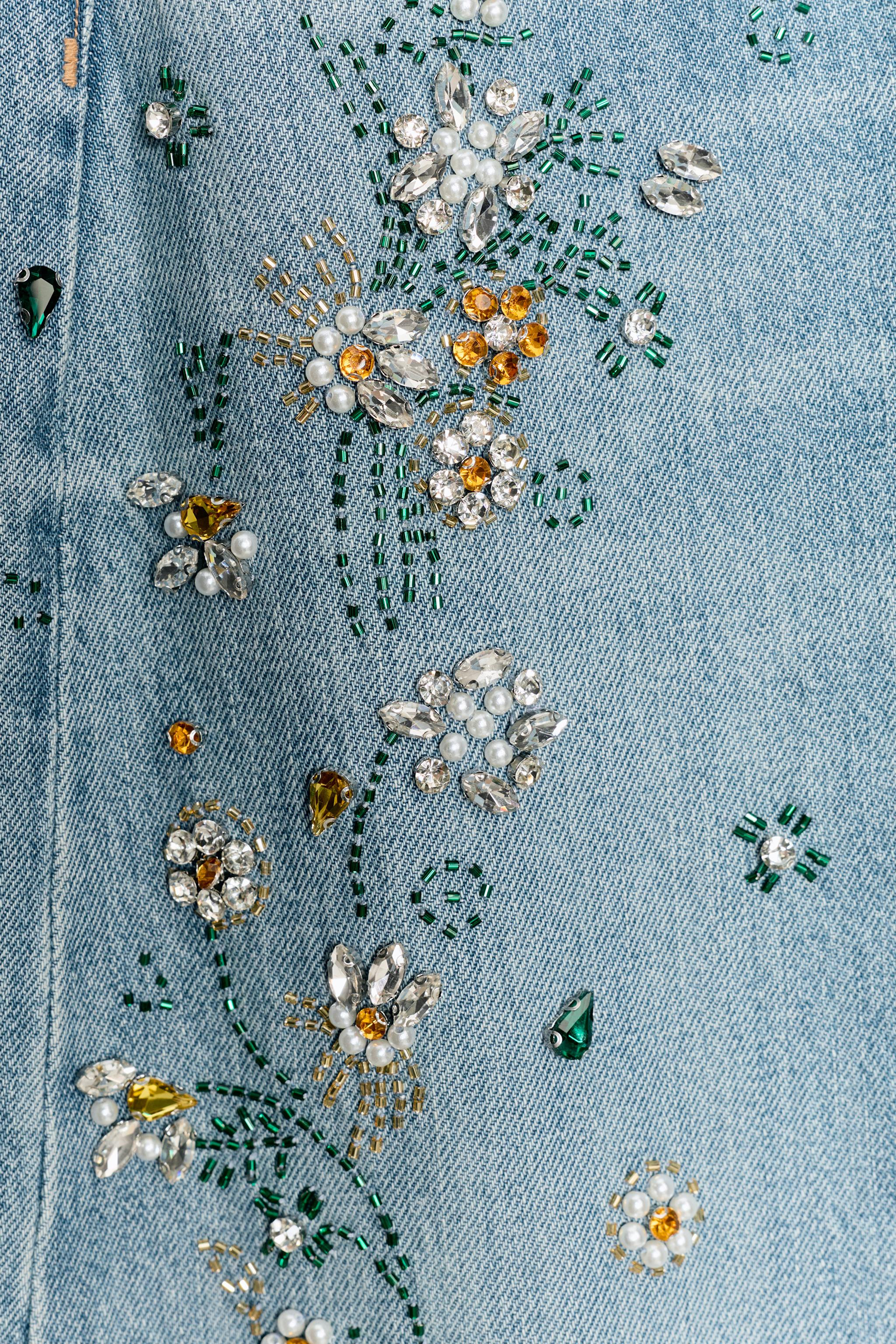 HIGH RISE - BARRELHigh-waisted jeans with belt loops and five pockets. Embroidered detail and bea... | Zara US