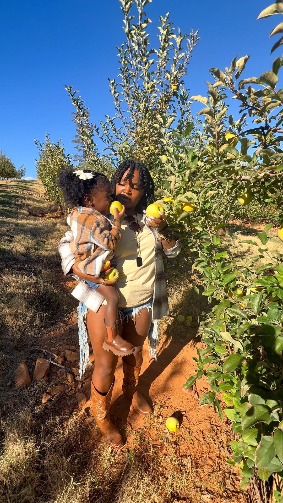 The cutest mommy and me apple picking outfits 

#LTKStyleTip #LTKSeasonal #LTKFamily