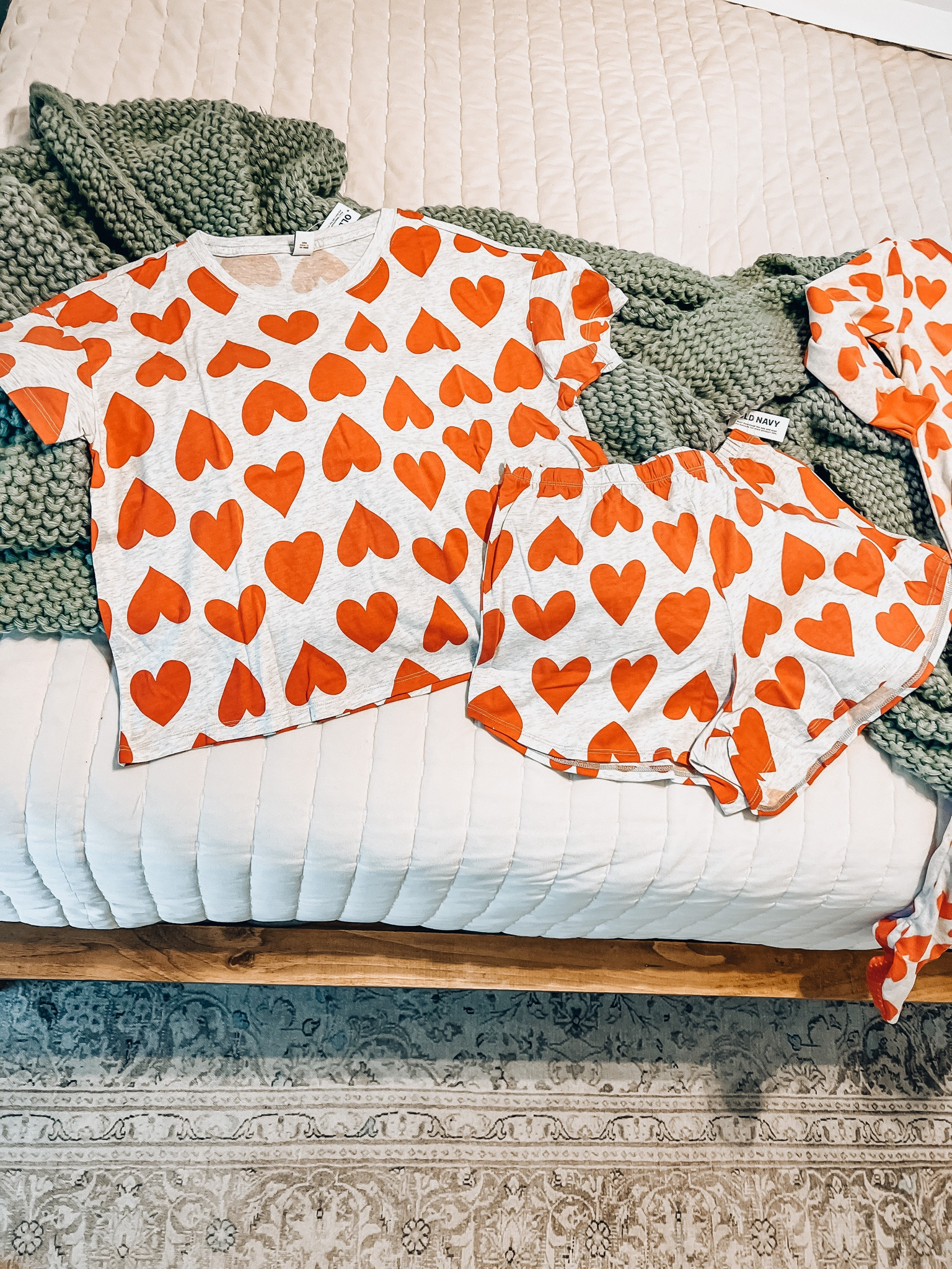 Valentine’s Day pajamas for her ♥️

#LTKunder50 #LTKSeasonal #LTKfit