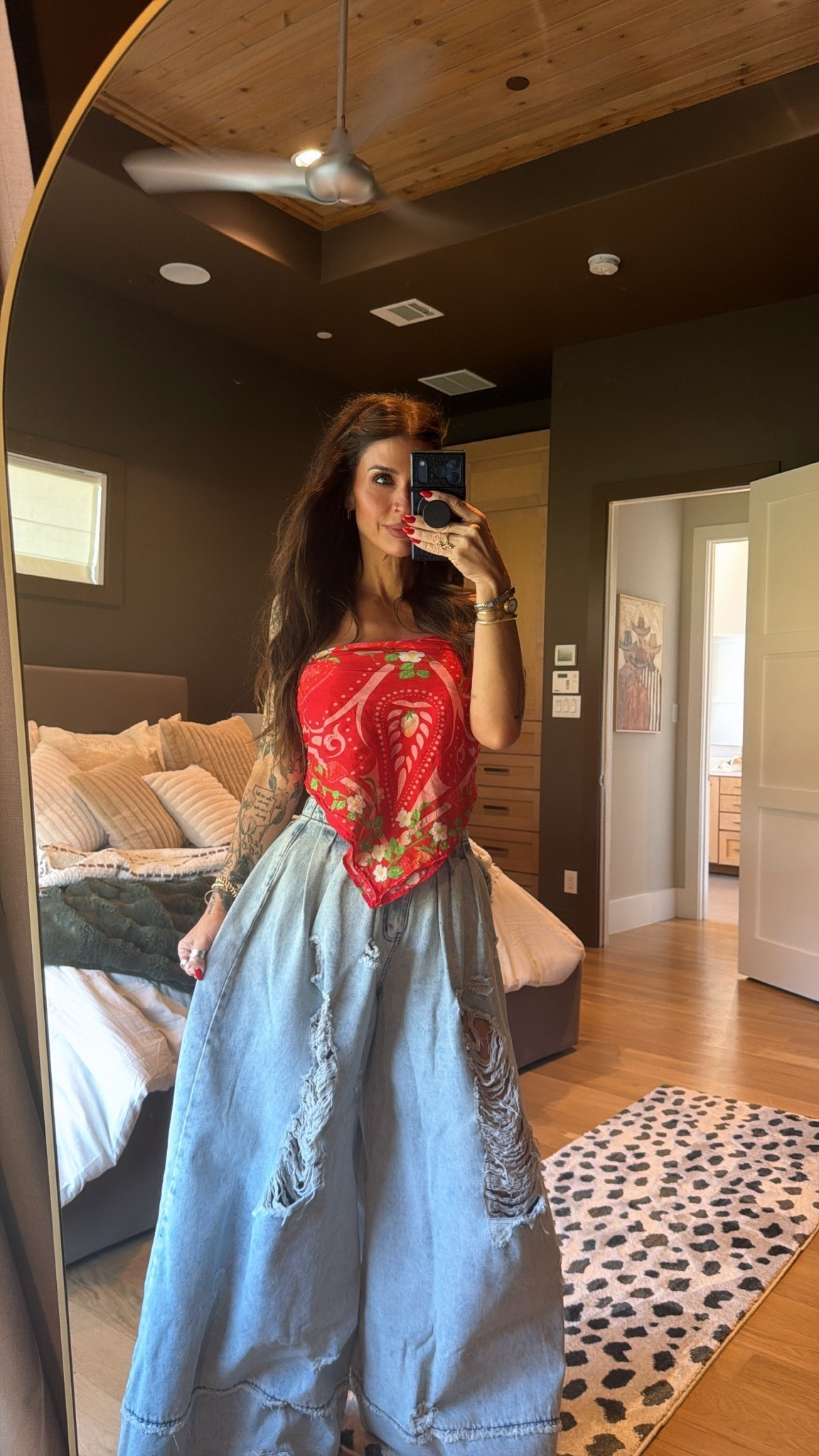 Women’s denim
Women’s fall outfit
Women’s trousers
Wide leg denim 
@AKIRA