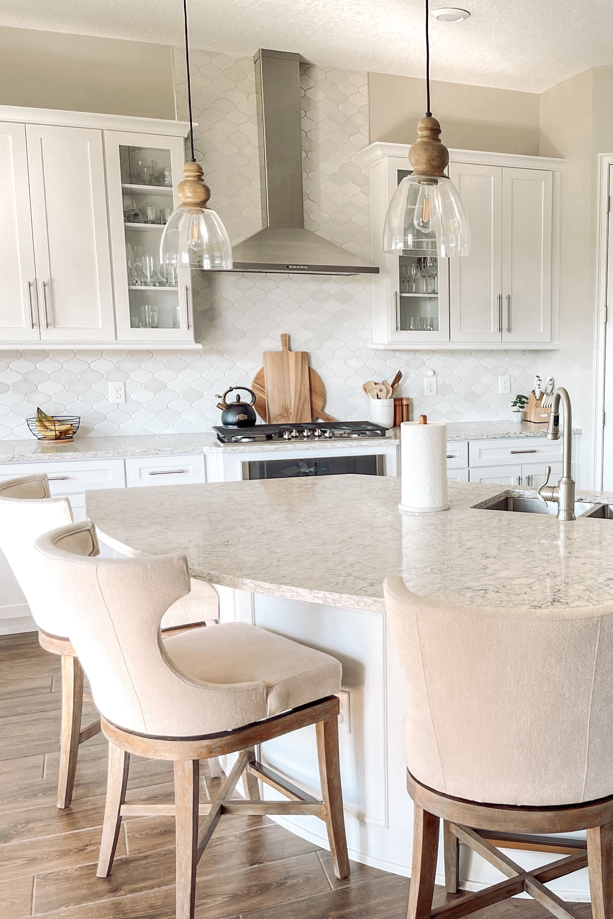 White and neutral clean kitchen decorr

#LTKstyletip #LTKhome #LTKfamily