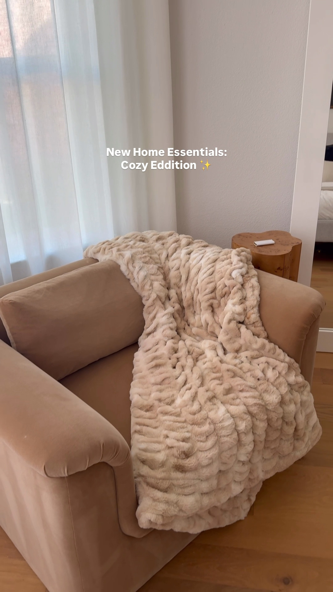 The Lola blanket is everything! soft, pretty, and now in my bedroom too.
We loved it so much in our living room that I had to get a second one 😌
And honestly - it would make the best holiday gift.
Code HEALTHYMOOD saves you 55%. 

#LTKHome #LTKCyberWeek