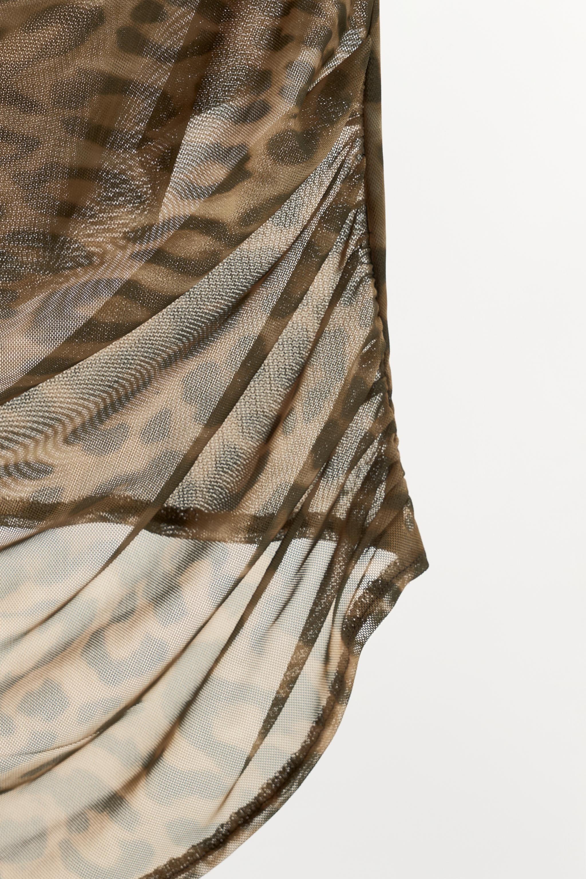 Model height: 178 cmTop crafted from a semi-sheer fabric. Halter neck with a draped neckline. Fea... | Zara DE